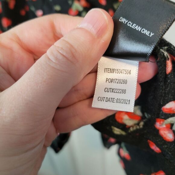 Torrid Babydoll Rayon Crepe Smocked Cherry Print Black Sleeveless Top Size 4X - Picture 8 of 8